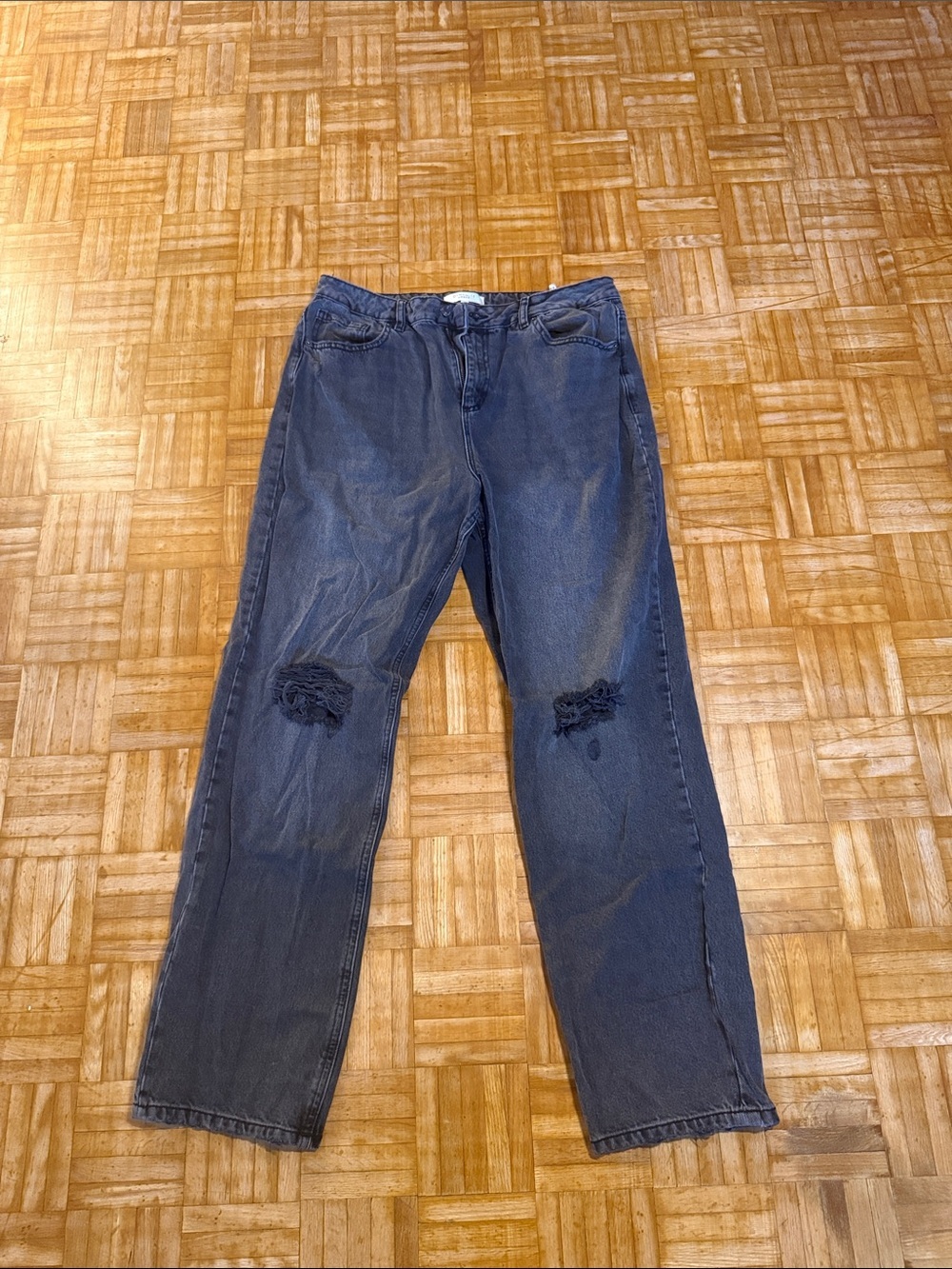 Dynamite Distressed Straight-Leg Jeans in Washed Black